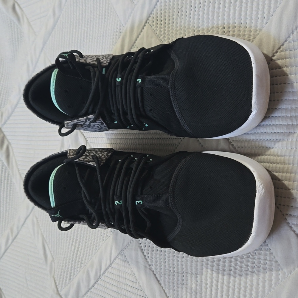Jordan First Class Mens Sz 12.5